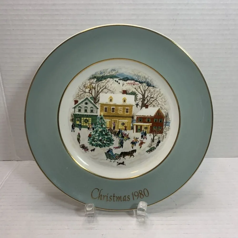 Avon Vintage Christmas Plate 1980 